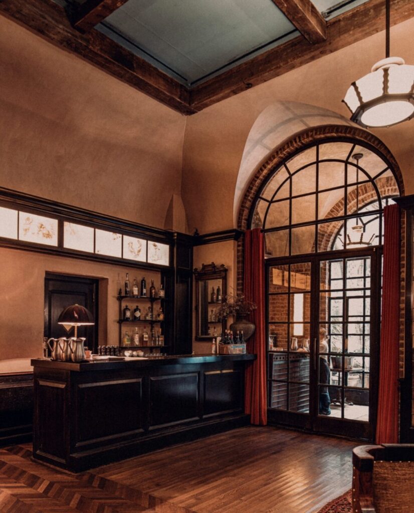 Top Luxury Hotels in NYC | Where to stay in NYC | Best neighborhood to stay at in New York City | Best hotels in New York City | What is the best luxury hotel at a reasonable price to stay at in NYC | Recommended neighborhoods to stay at in Manhattan | Best hotel in Manhattan for Christmas time visits 