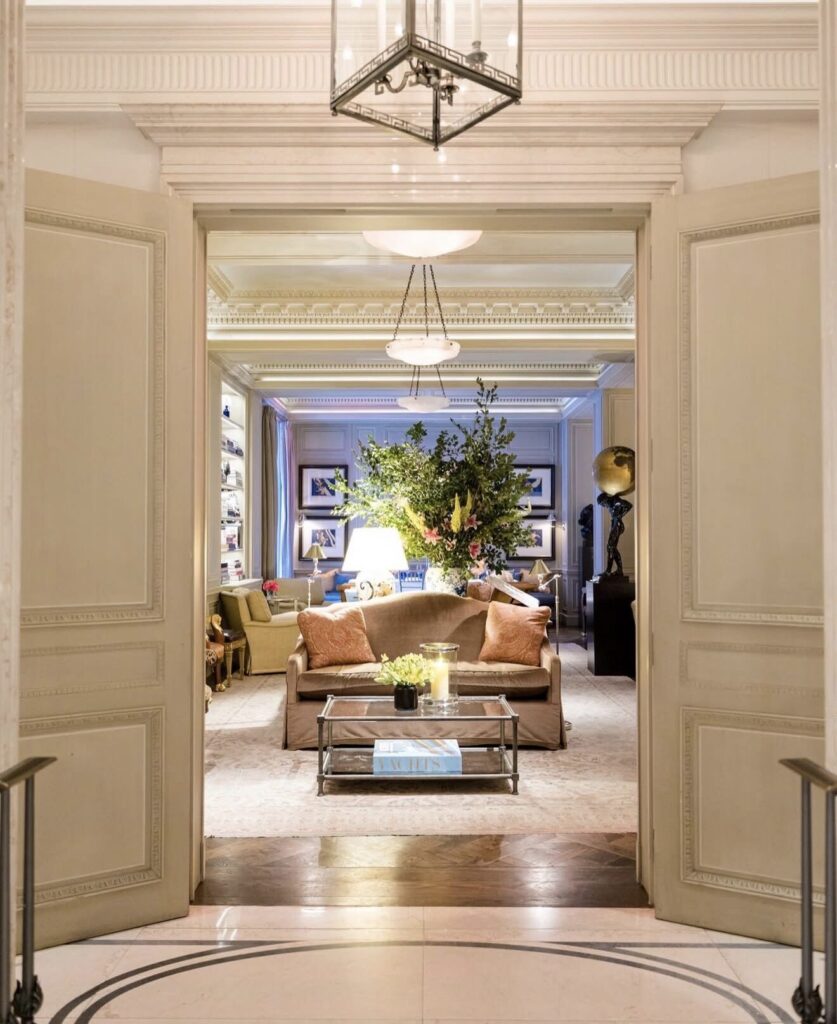 Top Luxury Hotels in NYC | Where to stay in NYC | Best neighborhood to stay at in New York City | Best hotels in New York City | What is the best luxury hotel at a reasonable price to stay at in NYC | Recommended neighborhoods to stay at in Manhattan | Best hotel in Manhattan for Christmas time visits 