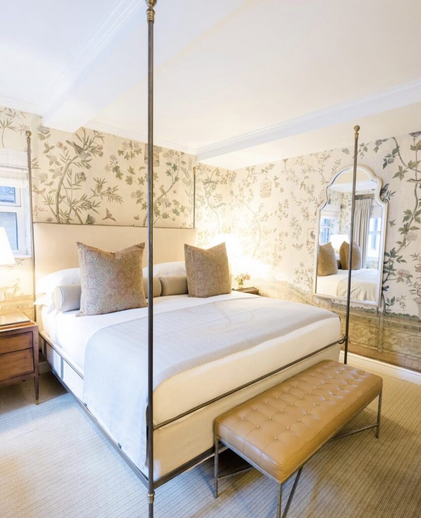 Top Luxury Hotels in NYC | Where to stay in NYC | Best neighborhood to stay at in New York City | Best hotels in New York City | What is the best luxury hotel at a reasonable price to stay at in NYC | Recommended neighborhoods to stay at in Manhattan | Best hotel in Manhattan for Christmas time visits 