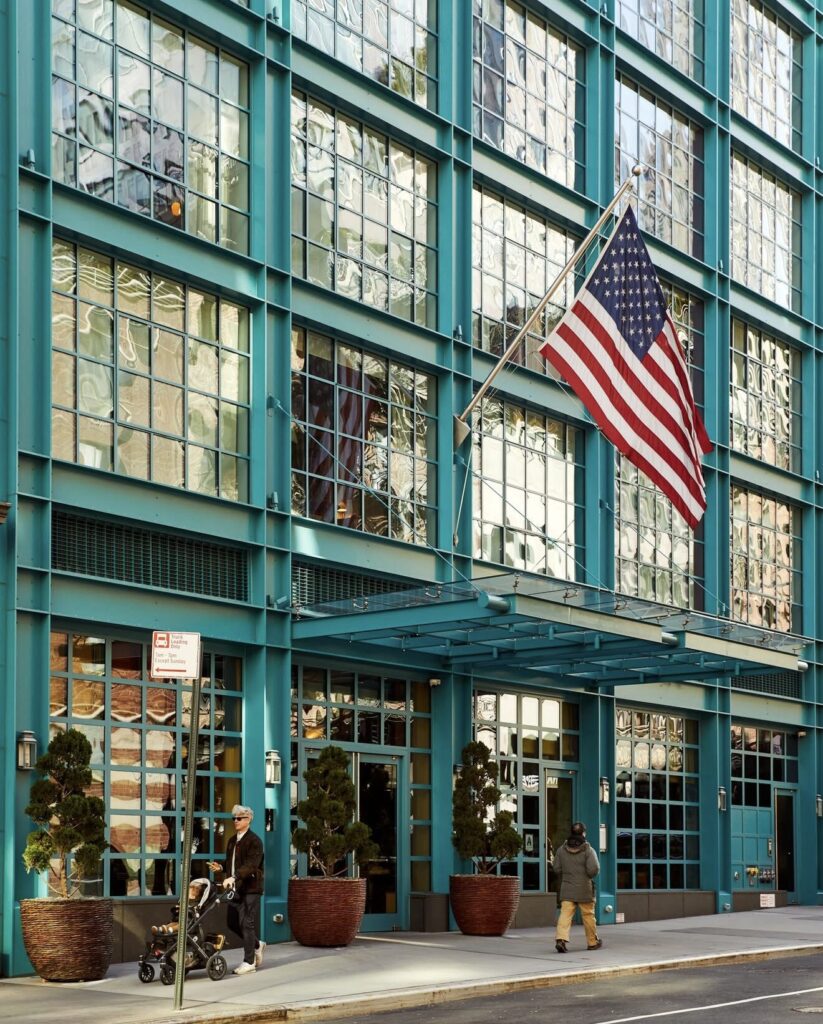 Top Luxury Hotels in NYC | Where to stay in NYC | Best neighborhood to stay at in New York City | Best hotels in New York City | What is the best luxury hotel at a reasonable price to stay at in NYC | Recommended neighborhoods to stay at in Manhattan | Best hotel in Manhattan for Christmas time visits 