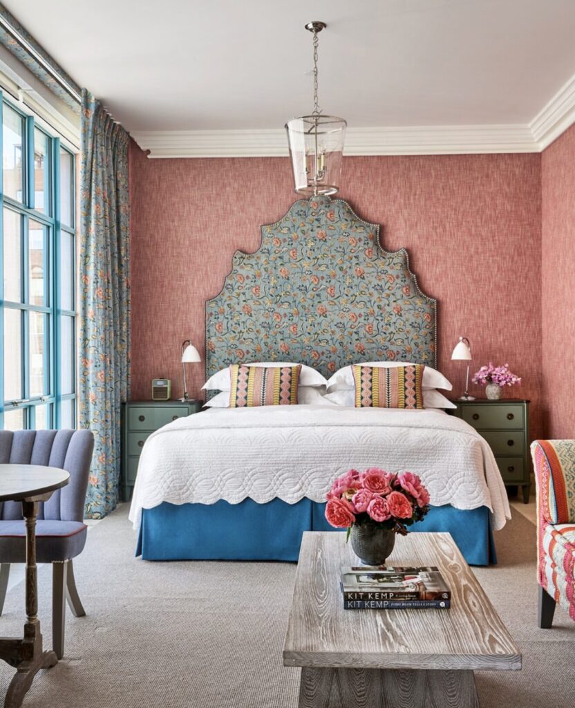 Top Luxury Hotels in NYC | Where to stay in NYC | Best neighborhood to stay at in New York City | Best hotels in New York City | What is the best luxury hotel at a reasonable price to stay at in NYC | Recommended neighborhoods to stay at in Manhattan | Best hotel in Manhattan for Christmas time visits 