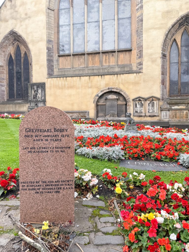 How to spend two days in Edinburgh Scotland | Best things to see and do in Edinburgh Scotland | Tips for visiting Old Town Edinburgh Scotland  | Top things to see in Edinburgh | Greyfriars Bobby in Greyfriars Cemetery 