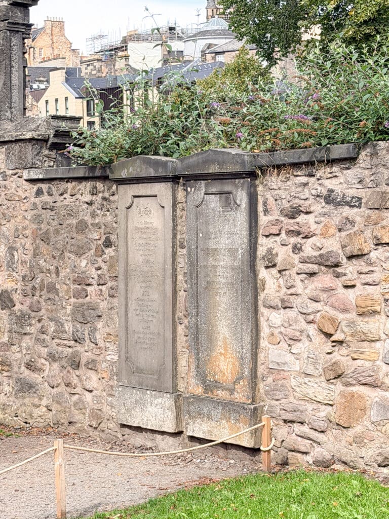 How to spend two days in Edinburgh Scotland | Best things to see and do in Edinburgh Scotland | Tips for visiting Old Town Edinburgh Scotland  | Top things to see in Edinburgh | Greyfriars Bobby in Greyfriars Cemetery 