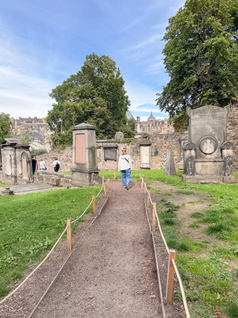 How to spend two days in Edinburgh Scotland | Best things to see and do in Edinburgh Scotland | Tips for visiting Old Town Edinburgh Scotland  | Top things to see in Edinburgh | Greyfriars Bobby in Greyfriars Cemetery 