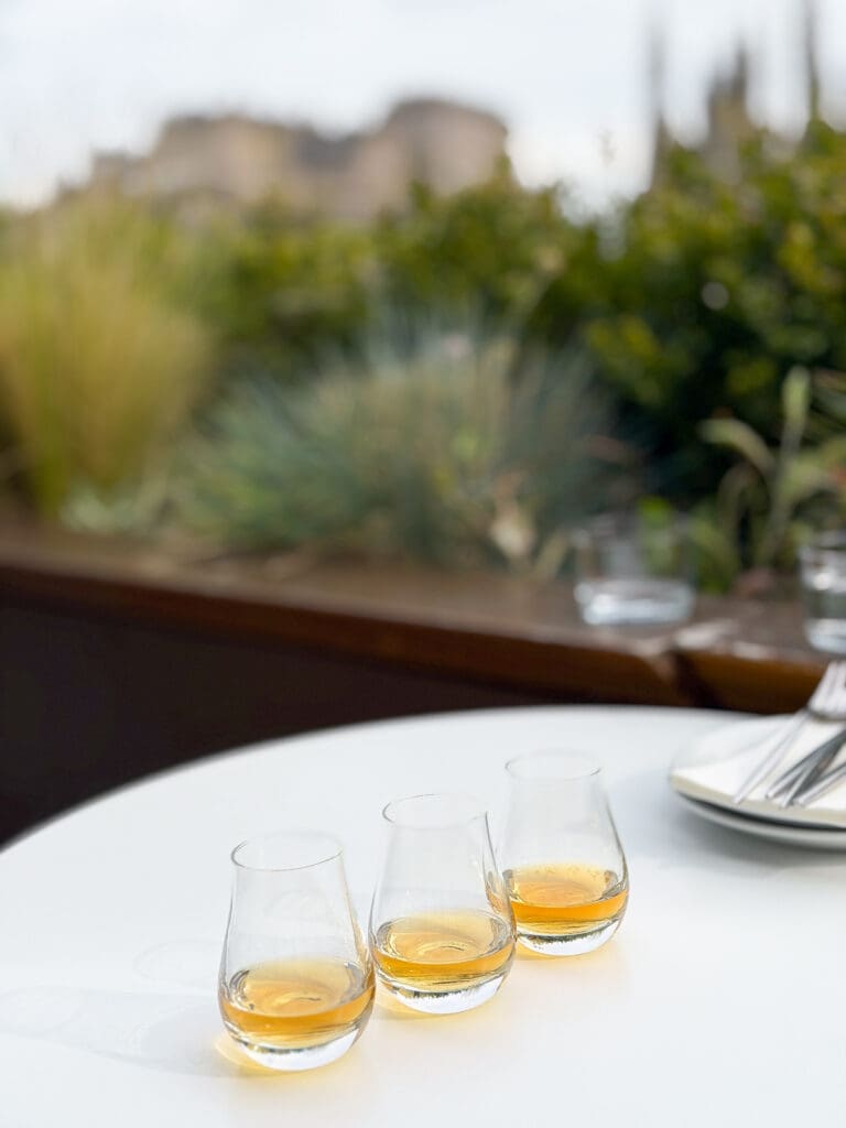 How to spend two days in Edinburgh Scotland | Where to eat in Edinburgh Scotland | Tips for visiting Old Town Edinburgh Scotland  | Top places to eat in Edinburgh | Visit Edinburgh tips | review of 1820 Rooftop Bar and Grill  with the best views of Edinburgh Castle | Johnny Walker whisky tasting in Edinburgh 