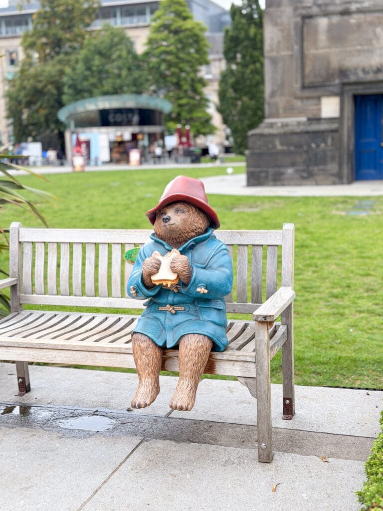 How to spend two days in Edinburgh Scotland | Best things to see and do in Edinburgh Scotland | Tips for visiting St Andrew Square in Scotland  | Top things to see in Edinburgh including Paddington Bear statue in St Andrew Square