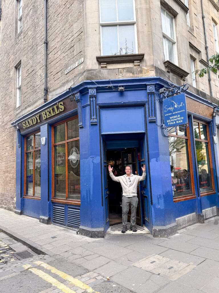 How to spend two days in Edinburgh Scotland | Best things to see and do in Edinburgh Scotland | Tips for visiting Old Town Edinburgh Scotland  | Top things to see in Edinburgh | Edinburgh tips | Edinburgh Scotland crowds | Royal Mile Fringe Festival busking | Live music in Edinburgh Scotland | Sandy Bells pub 