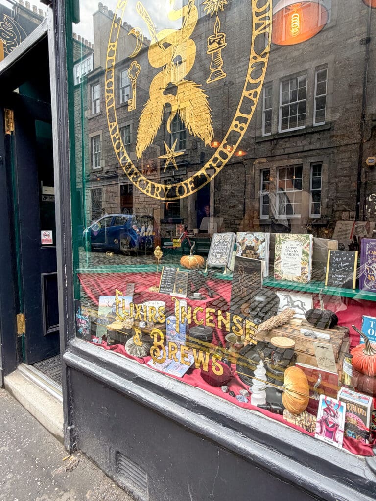 How to spend two days in Edinburgh Scotland | Best things to see and do in Edinburgh Scotland | Tips for visiting Stockbridge neighborhood  in Edinburgh Scotland  | Top things to see in Edinburgh including Stockbridge 