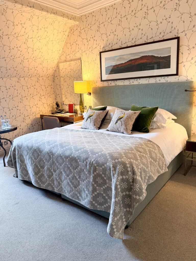 How to spend two days in Edinburgh Scotland | Where to stay in Edinburgh Scotland | Tips for visiting Old Town Edinburgh Scotland  | Top luxury places to stay in Edinburgh | Visit Edinburgh tips | review of Balmoral Hotel in Edinburgh Scotland | 5* hotel options in Edinburgh