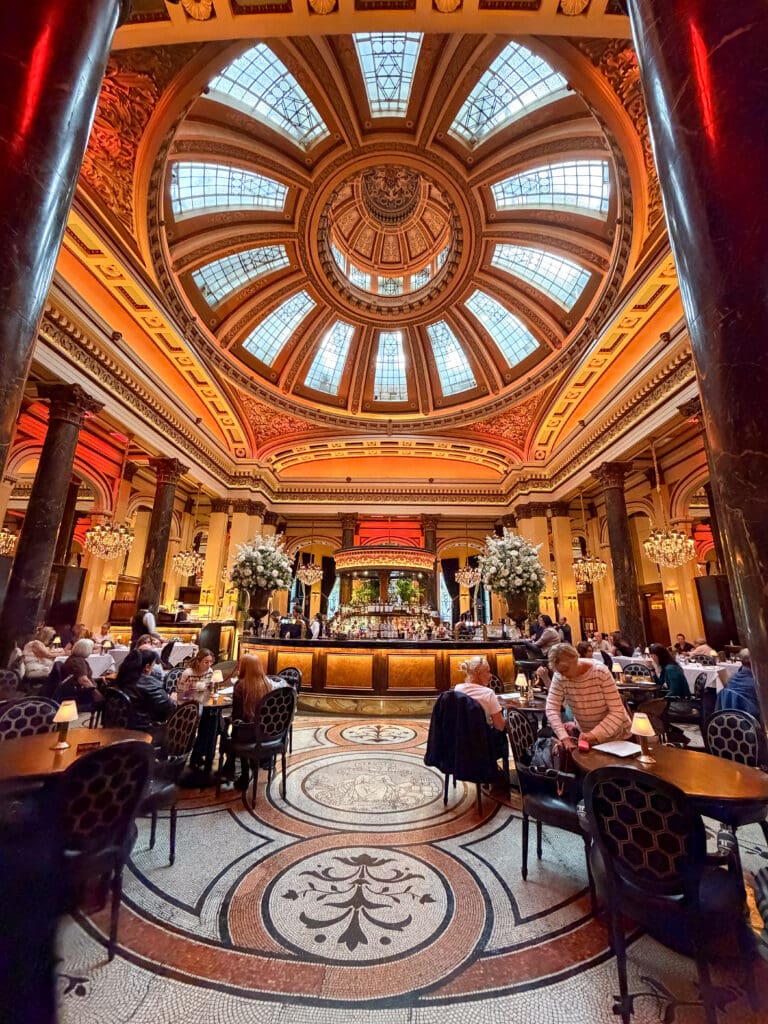 How to spend two days in Edinburgh Scotland | Where to eat in Edinburgh Scotland | Tips for visiting Old Town Edinburgh Scotland  | Top places to eat in Edinburgh | Visit Edinburgh tips | The Dome Bar and restaurant review 