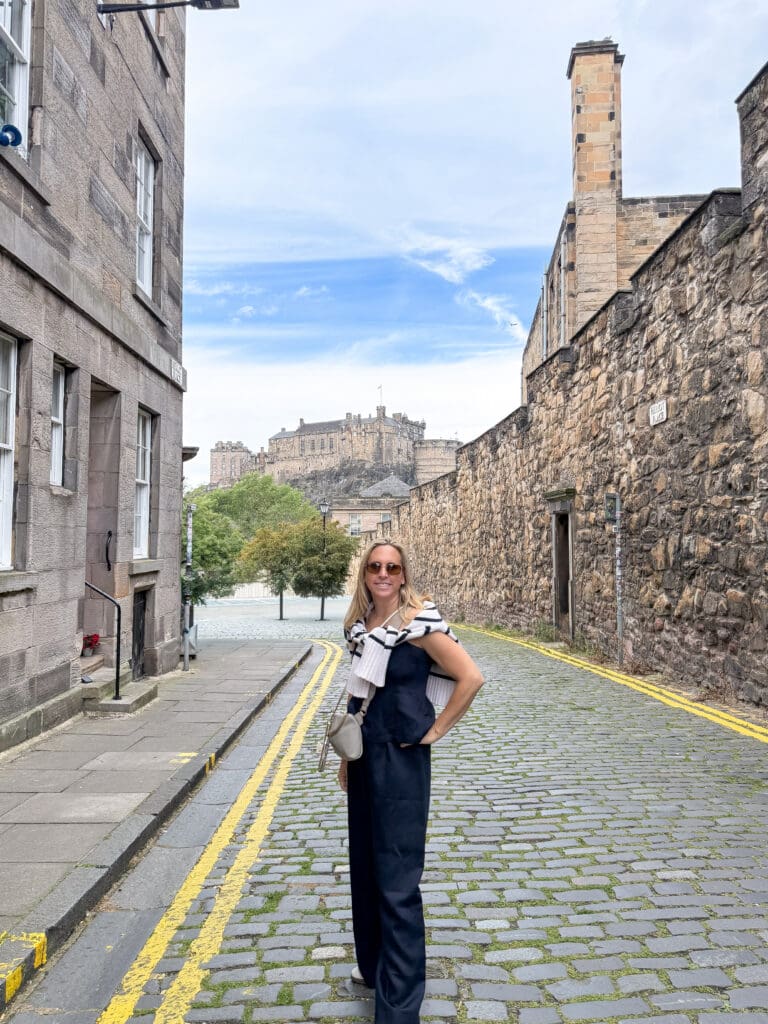 How to spend two days in Edinburgh Scotland | Best things to see and do in Edinburgh Scotland | Tips for visiting Old Town Edinburgh Scotland  | Top things to see in Edinburgh | What to see on Vennel Viewpoint  | Vennel viewpoint tips | Flodden Wall near Vennel viewpoint in Edinburgh Scotland  