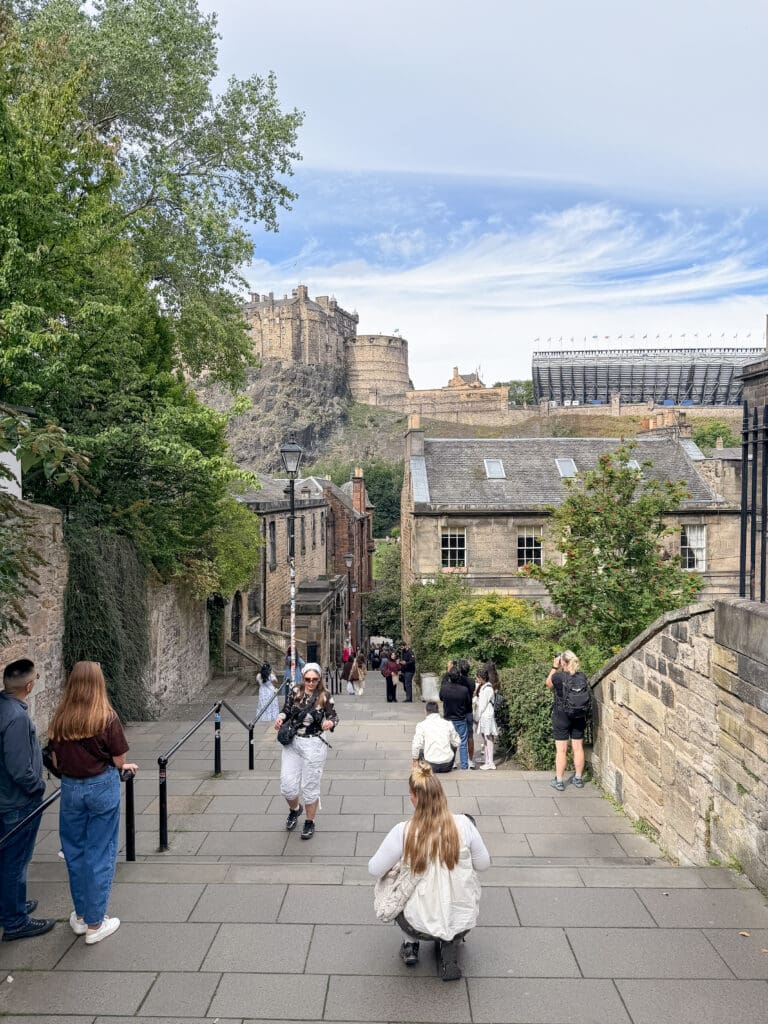 How to spend two days in Edinburgh Scotland | Best things to see and do in Edinburgh Scotland | Tips for visiting Old Town Edinburgh Scotland  | Top things to see in Edinburgh | What to see on Vennel Viewpoint  | Vennel viewpoint tips | Flodden Wall near Vennel viewpoint in Edinburgh Scotland  