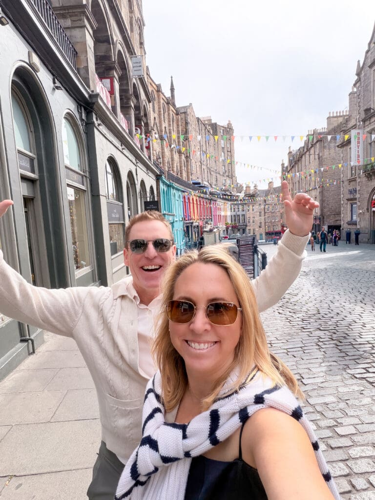 How to spend two days in Edinburgh Scotland | Where to stay in Edinburgh Scotland | Tips for visiting Old Town Edinburgh Scotland  | Victoria Street Edinburgh | How to get around Edinburgh by walking 
