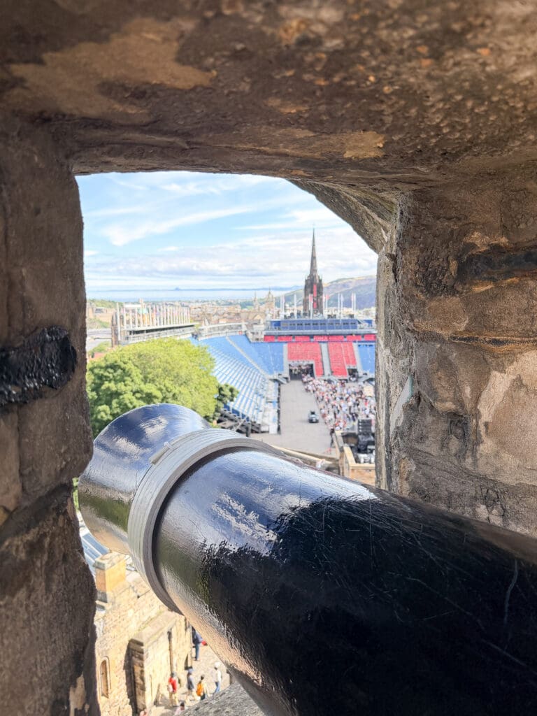 How to spend two days in Edinburgh Scotland | Best things to see and do in Edinburgh Scotland | Tips for visiting Old Town Edinburgh Scotland  | Top things to see in Edinburgh | What to expect at Edinburgh Castle  | Edinburgh Castle tips | Edinburgh Castle Scotland crowds | Do I need to buy tickets in advance for Edinburgh Castle? 