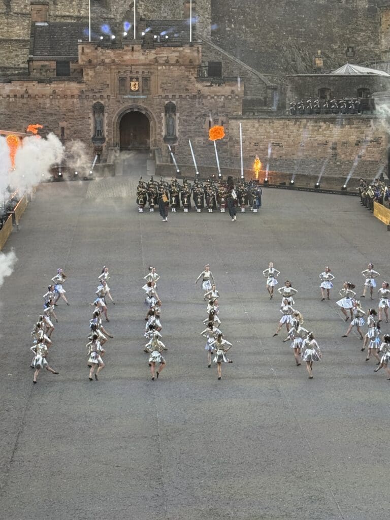 How to spend two days in Edinburgh Scotland | Best things to see and do in Edinburgh Scotland | Tips for visiting Old Town Edinburgh Scotland  | Top things to see in Edinburgh | What to expect at the Royal Military Tattoo in Edinburgh Scotland  | Vennel viewpoint tips | Royal Military Tattoo in Edinburgh Scotland 