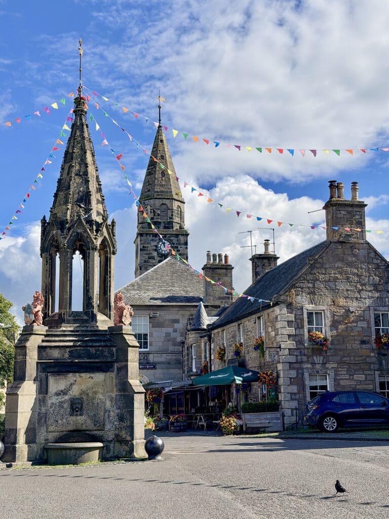 How to spend two days in Edinburgh Scotland | Best things to see and do in Falkland Scotland | Tips for visiting Falkland Scotland  | Best day trips from Edinburgh | Outlander filming sights in Scotland 