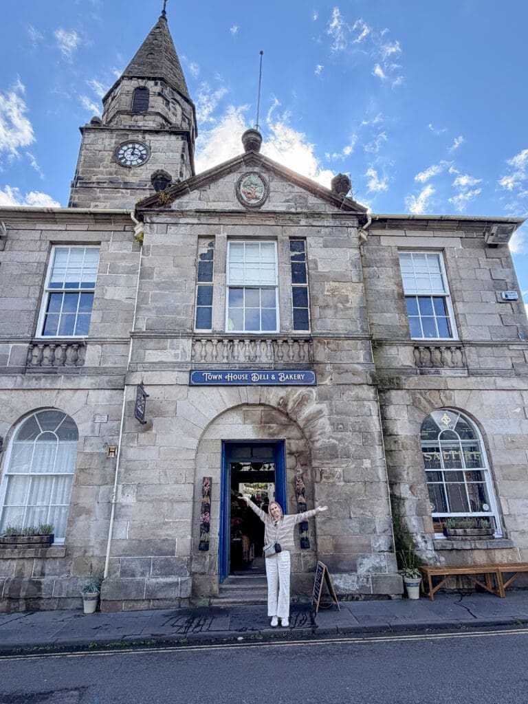 How to spend two days in Edinburgh Scotland | Best things to see and do in Falkland Scotland | Tips for visiting Falkland Scotland  | Best day trips from Edinburgh | Outlander filming sights in Scotland 